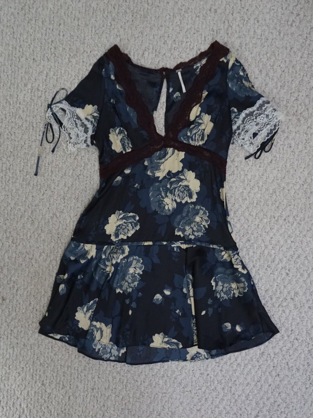 Free People Silky Floral V Neck Lace Puff Sleeve Back Slit Navy Brown D